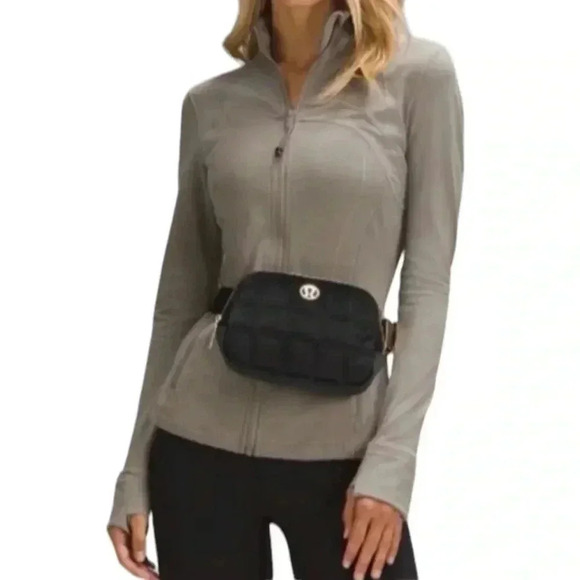 Lululemon Everywhere Belt Bag Quilted Velour Black & Gold Velvet Crossbody - Picture 4 of 5